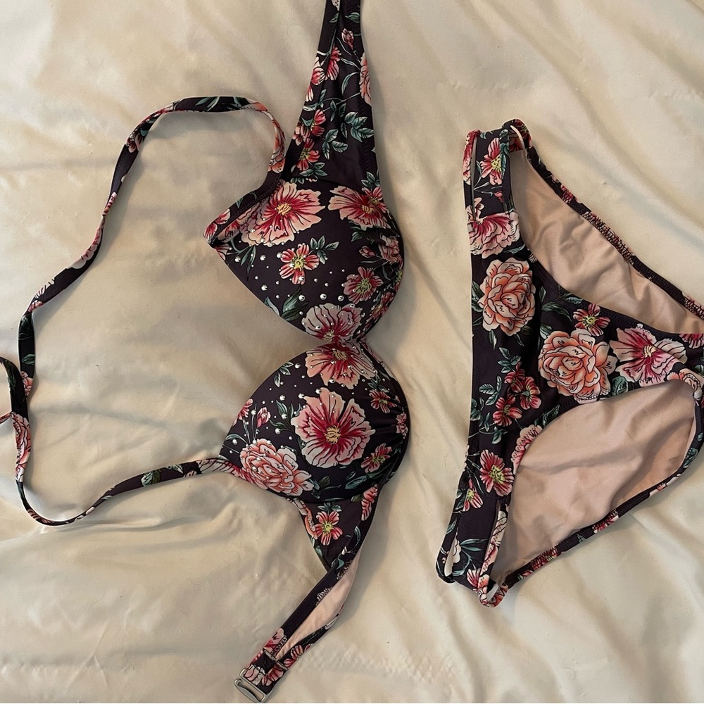 Matching swim suit set